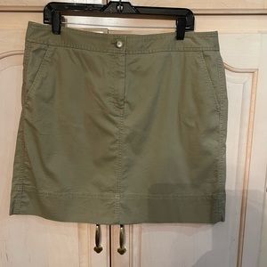 A khaki green size L skirt. The color is perfect for this time of the year.